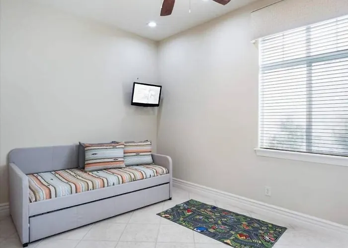 Pickleballtheatergymheated Poolestate Villa